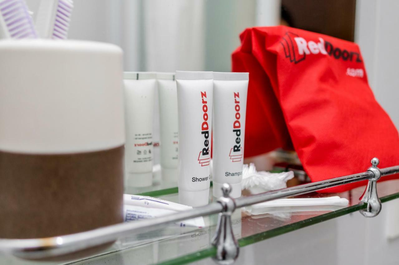 Reddoorz Plus Near Tan Dinh Market 胡志明市 外观 照片